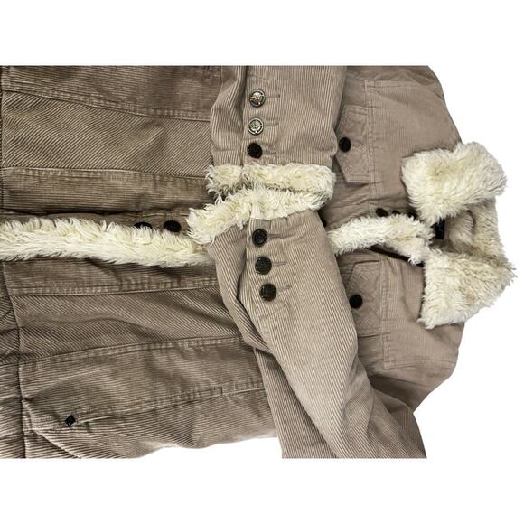 Black Rivet corduroy trucker jacket with a faux fur collar and trim
Size L - Picture 11 of 16
